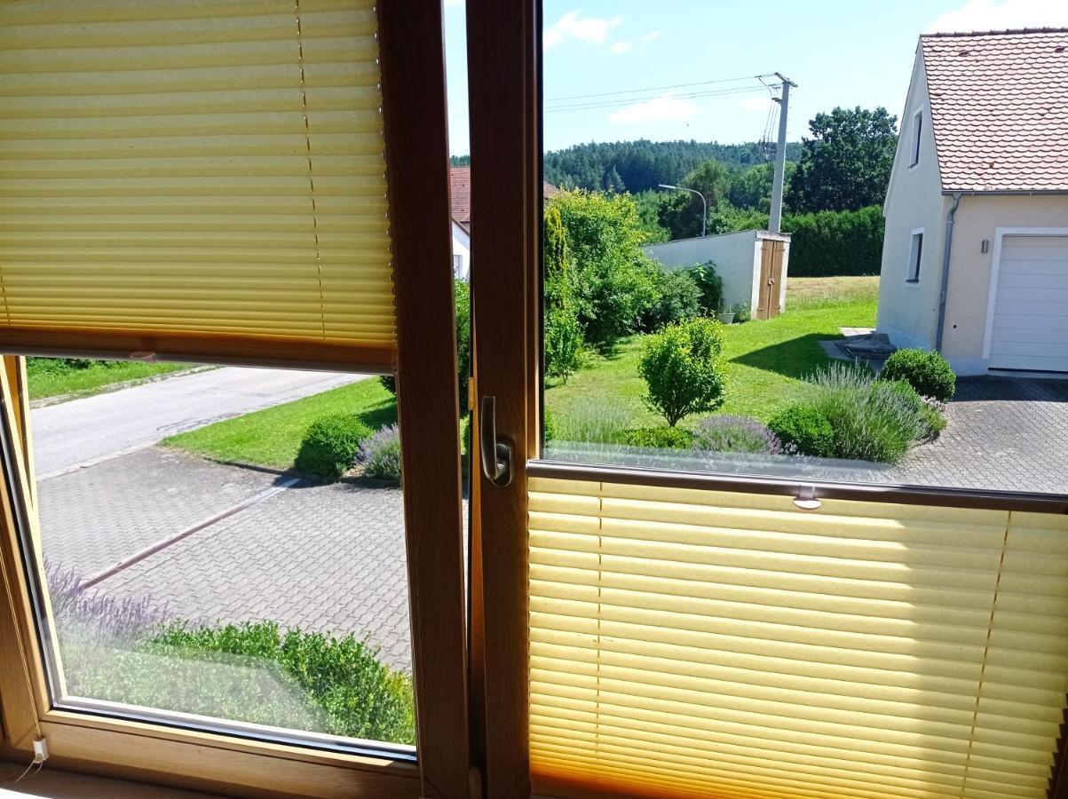 Schoene Helle Ferienwohnung In Waldnaehe Berching Zewnętrze zdjęcie